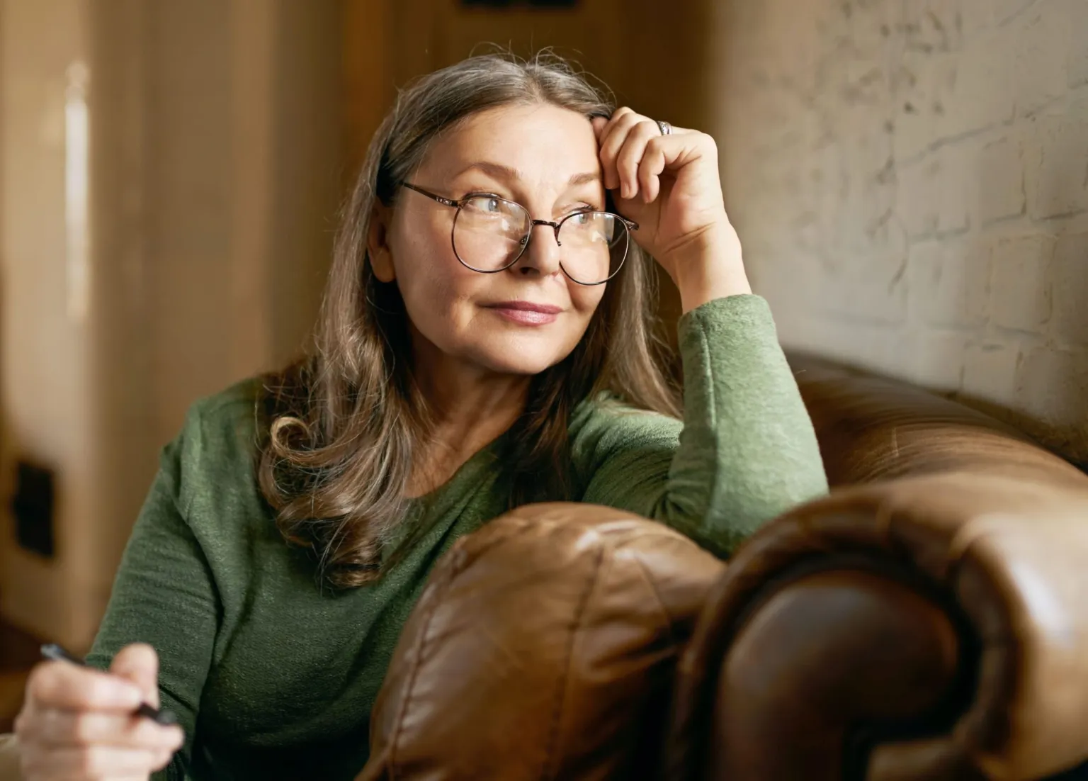 expressive-senior-female-posing-indoor-3-scaled