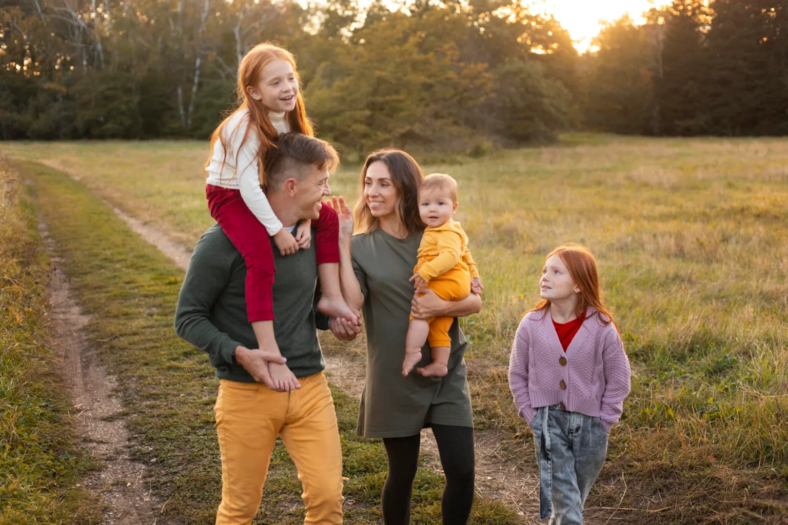 family-lifestyle-outdoors-autumn-time-scaled